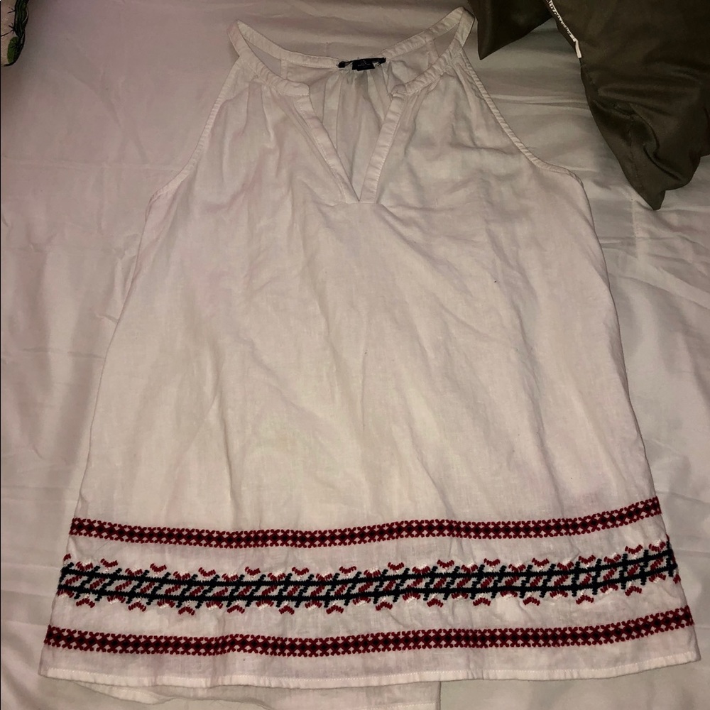 Tank top with pattern on bottom